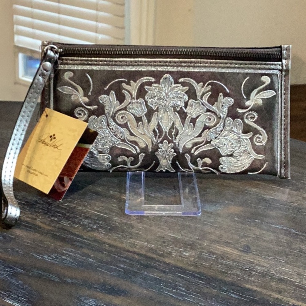 Patricia Nash Baroque Stitching Carita antique Platinum Floral Wristlet
